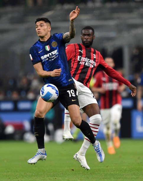 靠其强大的 靠其强大的